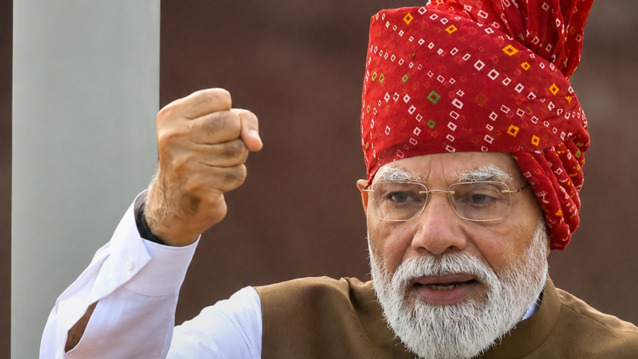 After 7.8% GDP Growth, PM Modi Urges Indians to Spend Less Abroad