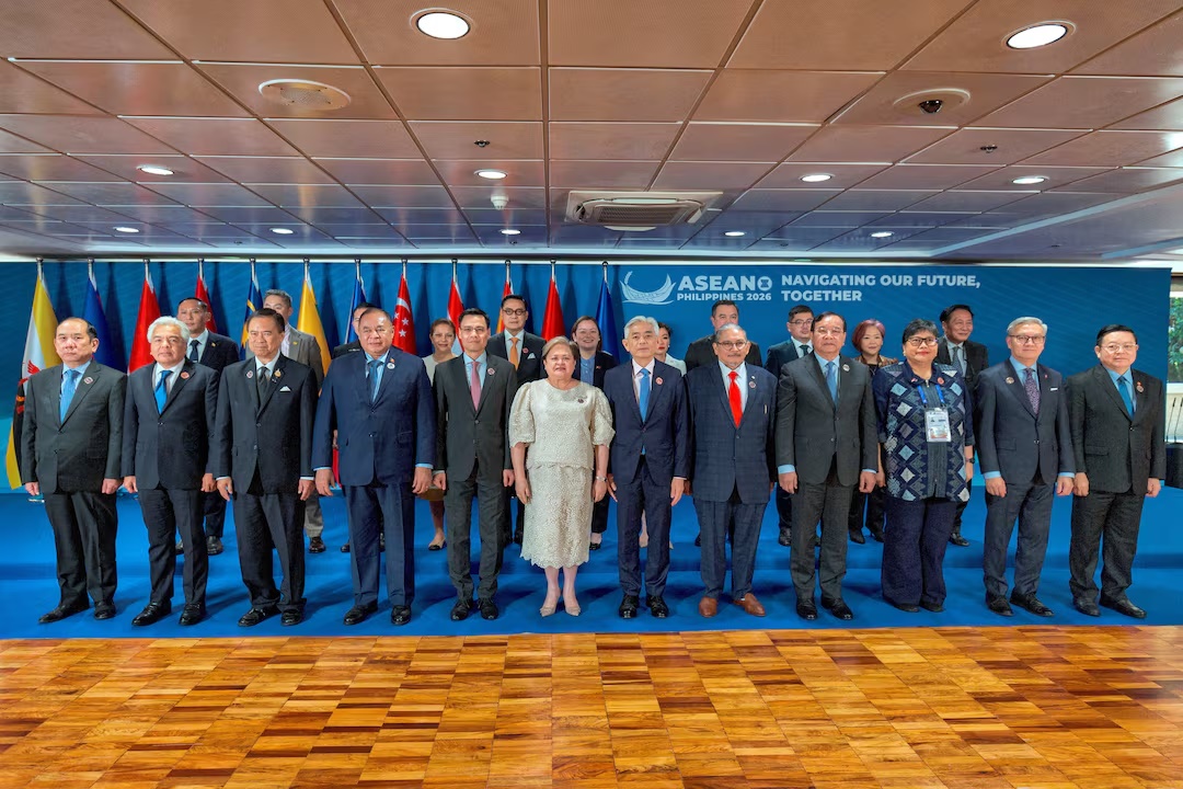 ASEAN Ministers Demand Hormuz Reopening as South China Sea Clash Tests Manila Talks