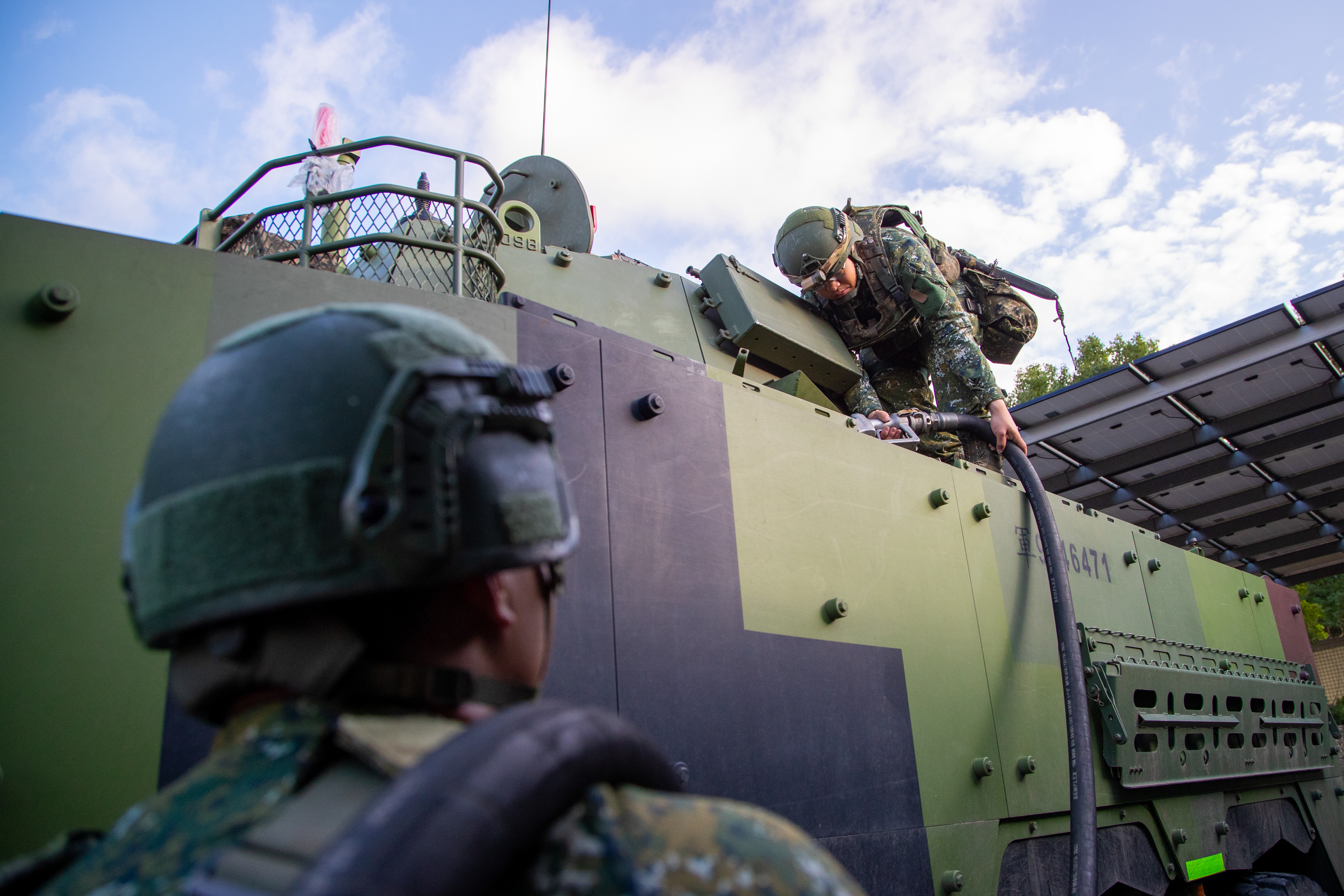 Chinese Warplanes Breach Taiwan Strait: How Close Is the Flashpoint?