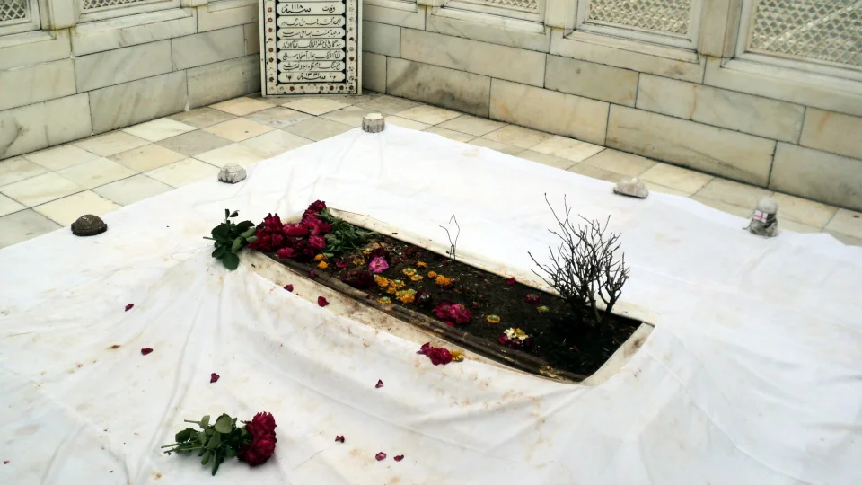 Tomb of Aurangzeb located in Khuldabad, Maharashtra