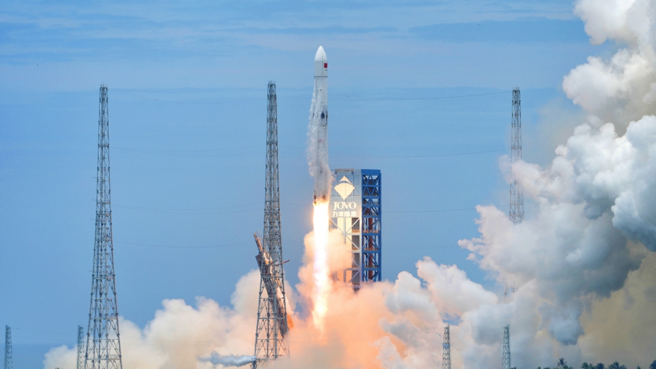 China Masters 'Throw and Catch' Technology: Launches Rocket into Space, Catches Booster at Sea