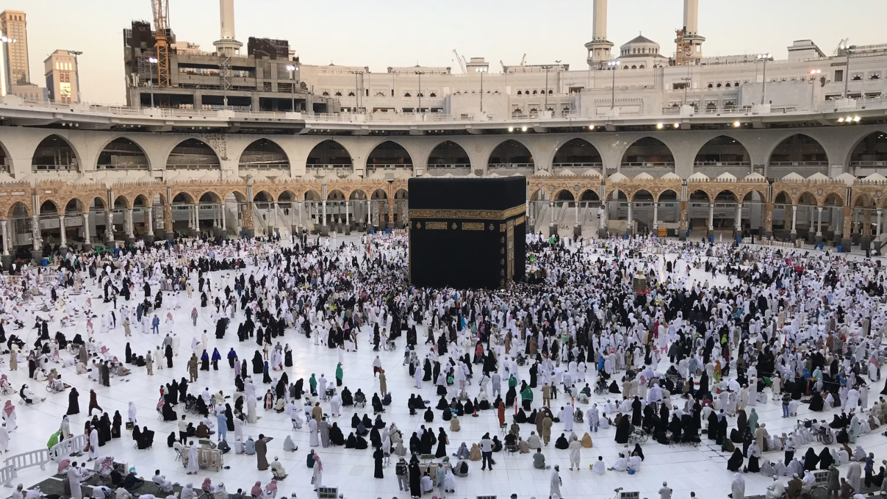 Attack on Mecca or Sympathy from Muslims? Saudi-Houthi Clash Enters Sensitive Religious Terrain
