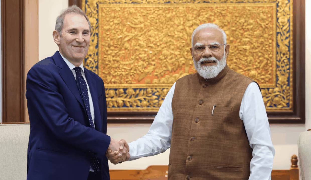 PM Modi Meets Amazon CEO as Firm Unveils $13 Billion India Plan