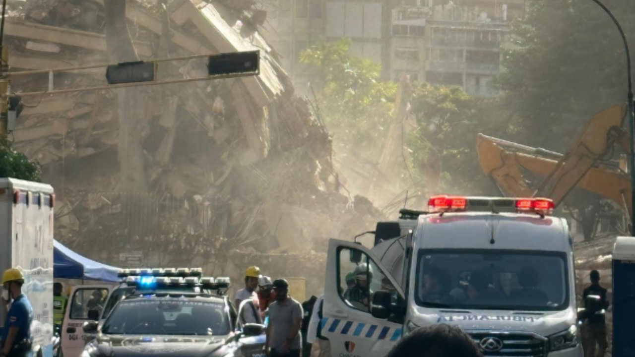 After Twin Quakes, Venezuela's Neighbours Dig with Bare Hands for the Living Among the Dead