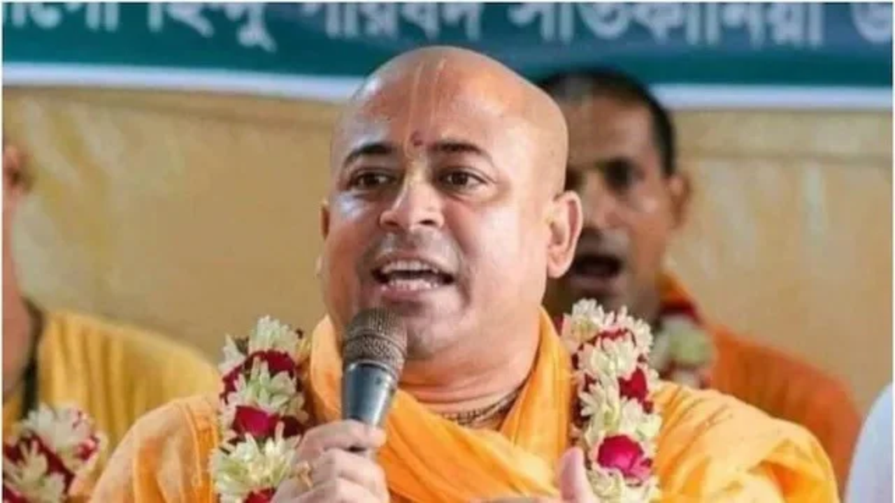 Monks, BJP-Backed NCPI Clash With Kolkata Police Over Chinmoy Das’s Detention in Bangladesh