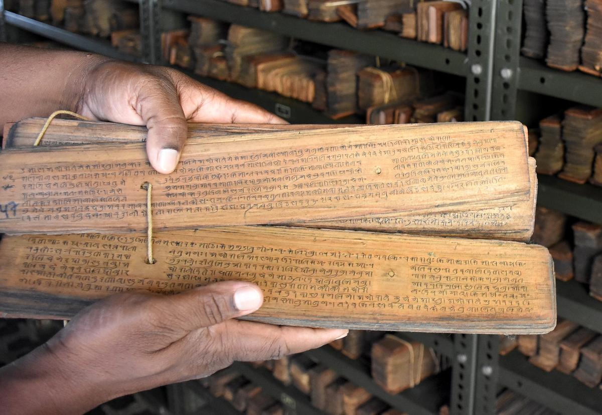 Bihar chief secy asks district officials to expedite digitisation of manuscripts