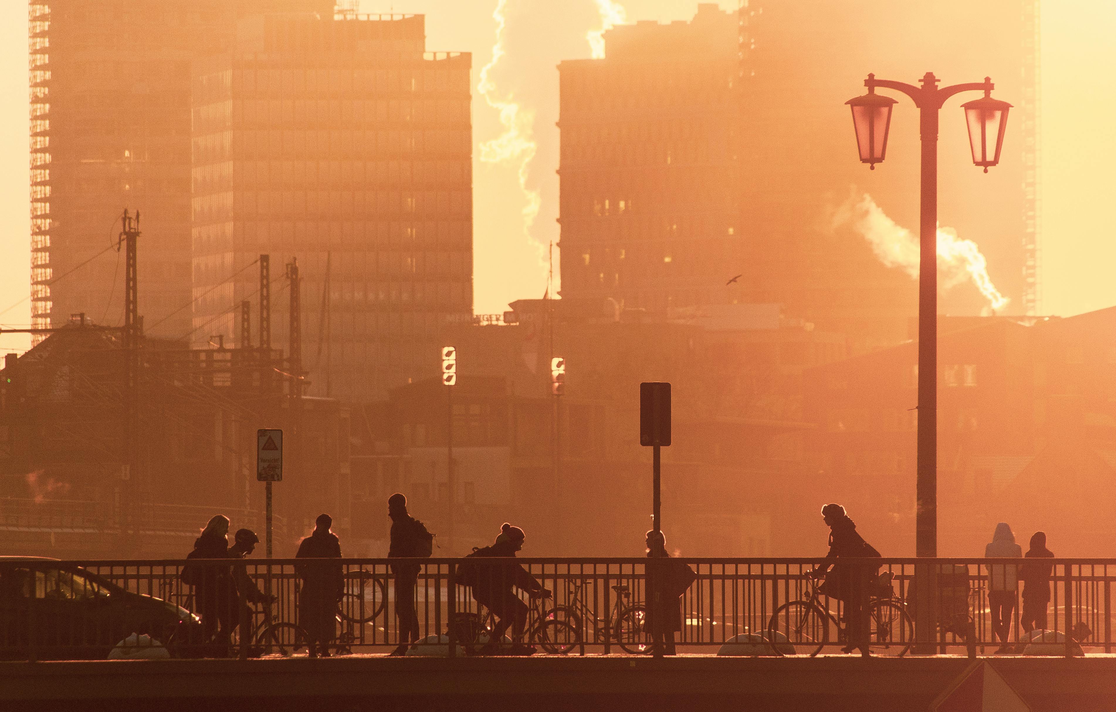 Exceptionally early heatwave shatters records, brings deaths in Europe